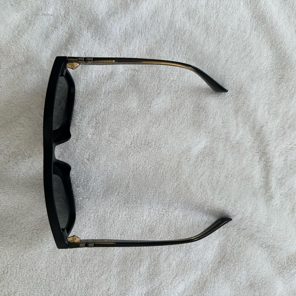 Blenders Black Polarized Sunglasses - Picture 2 of 5